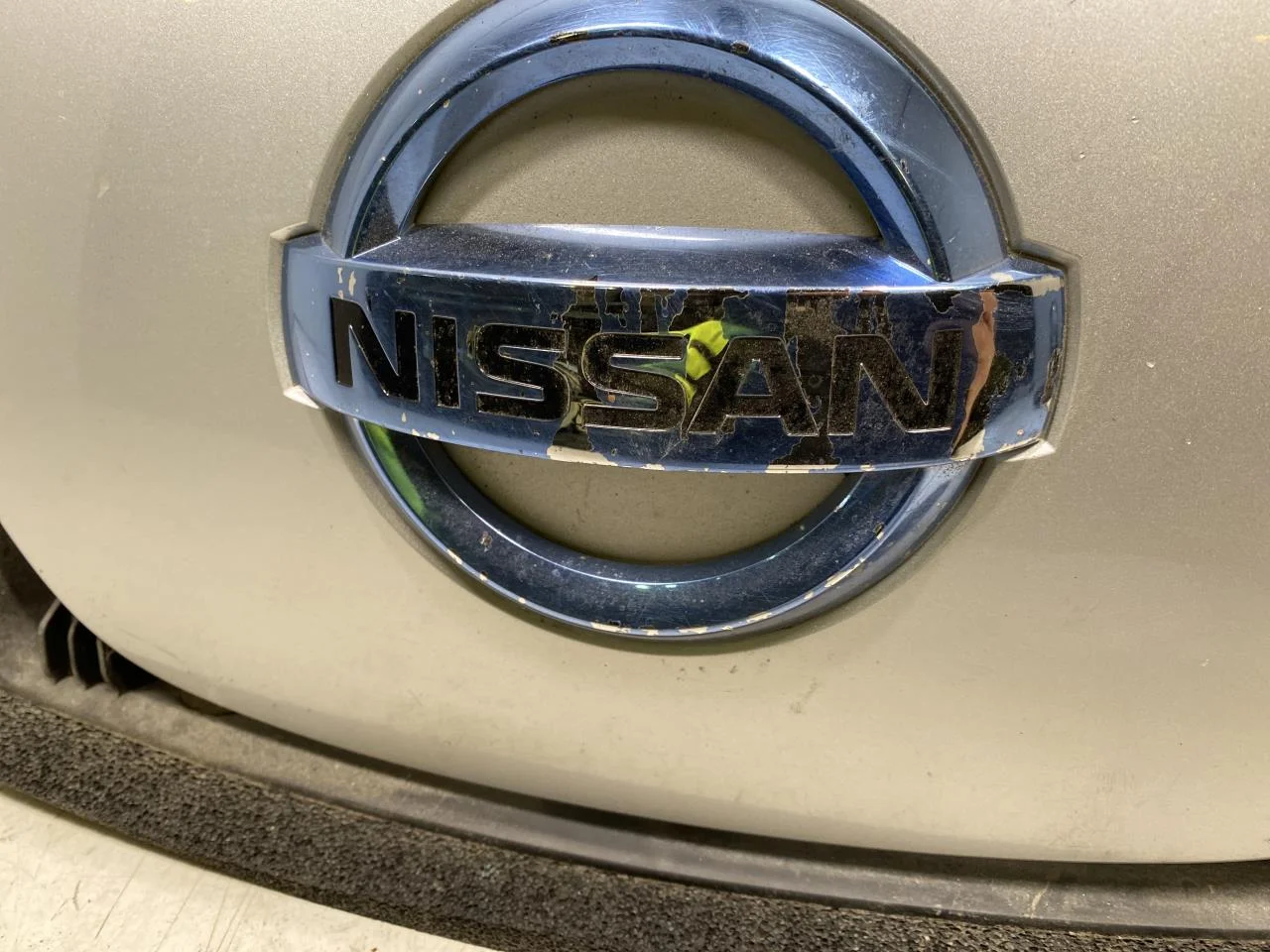Nissan LEAF 2011-17 Charging port cover, electric / hybrid view 2