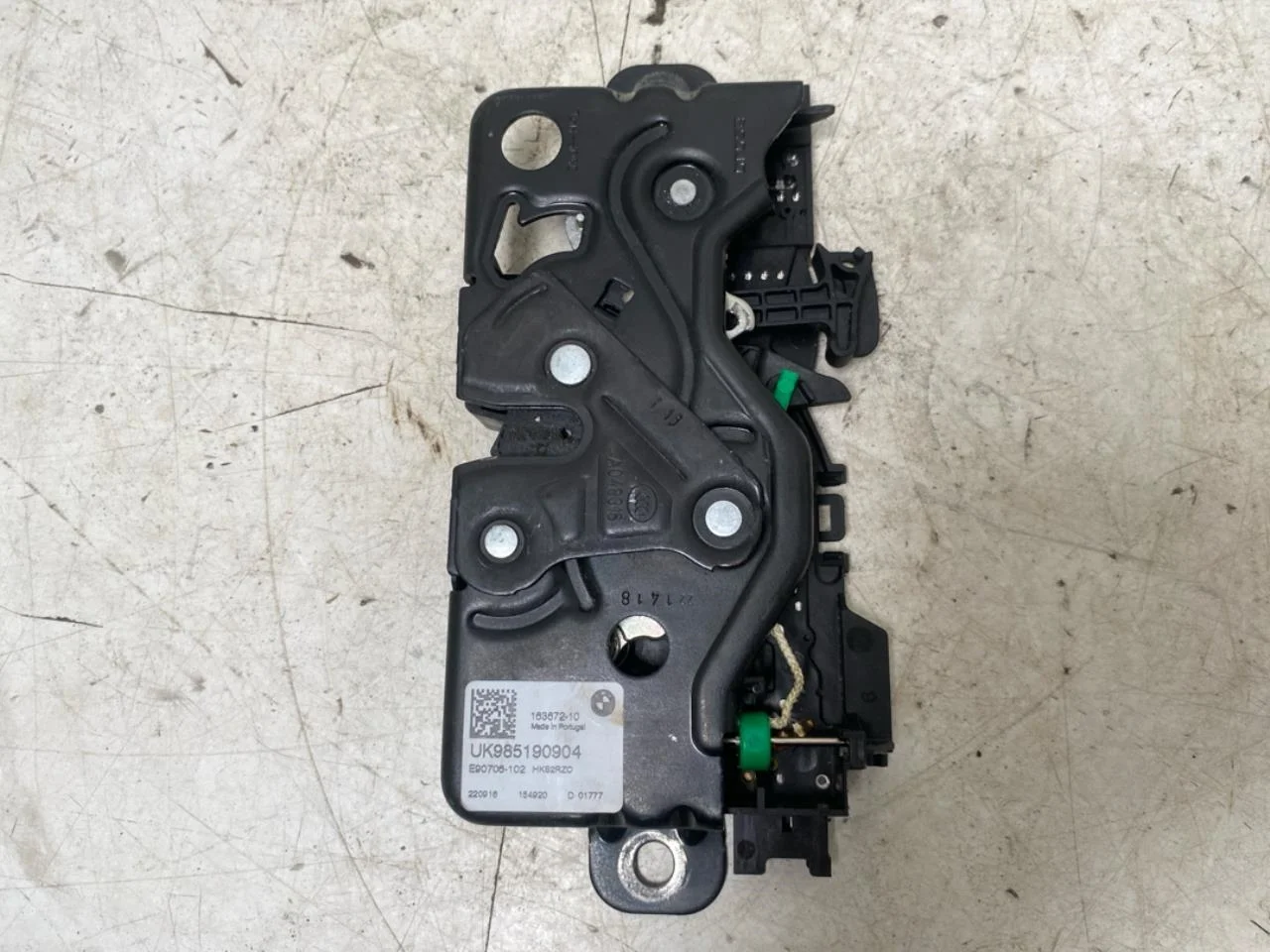 BMW IX 2022- Tailgate lock view 2