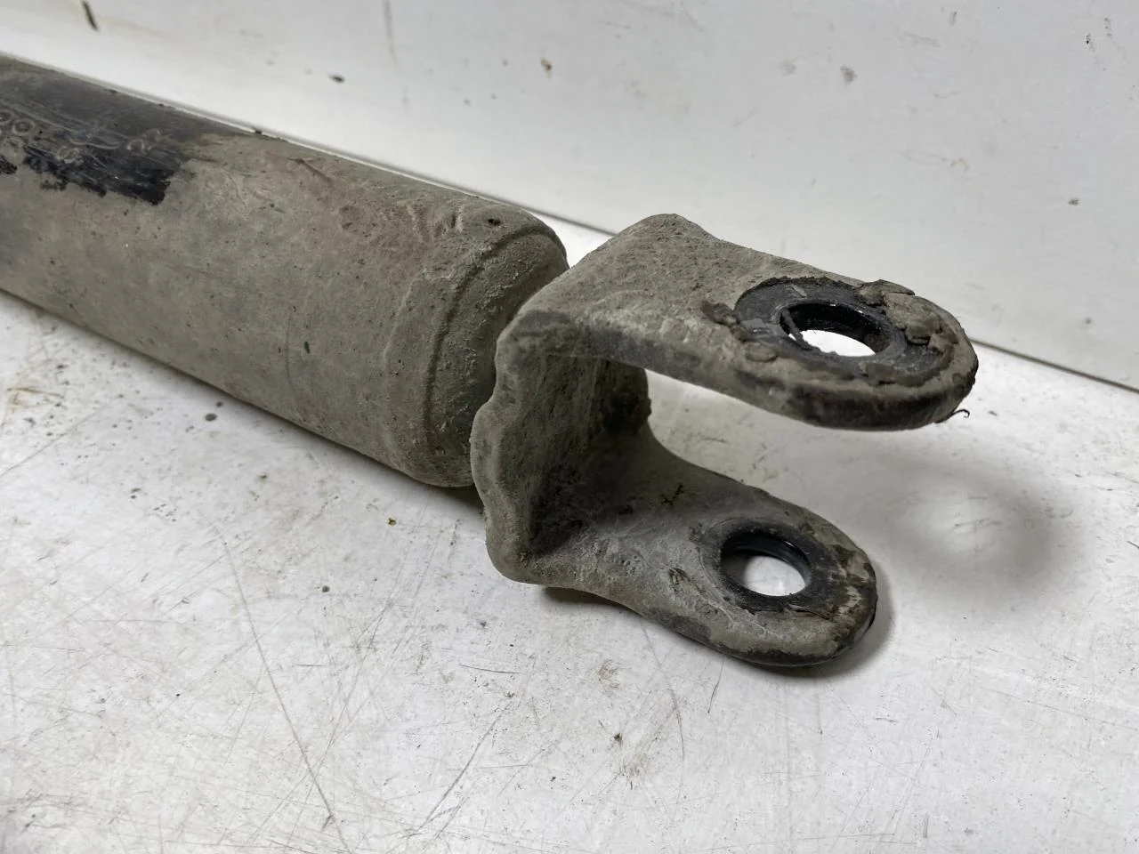 Byd ATTO 3 2022- Shock absorber, rear view 2