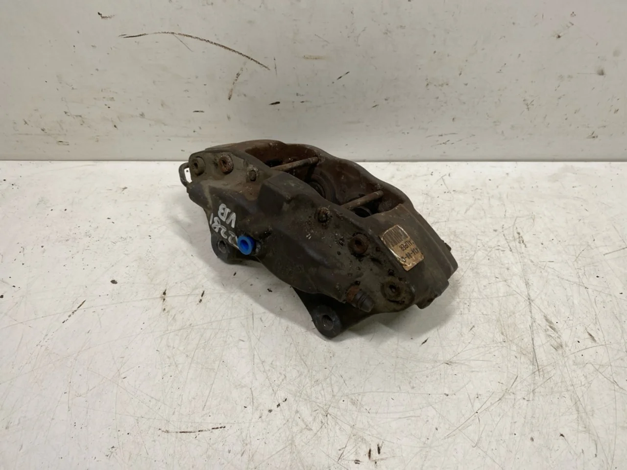 Tesla MODEL S 2013- Rear left brake caliper view 2