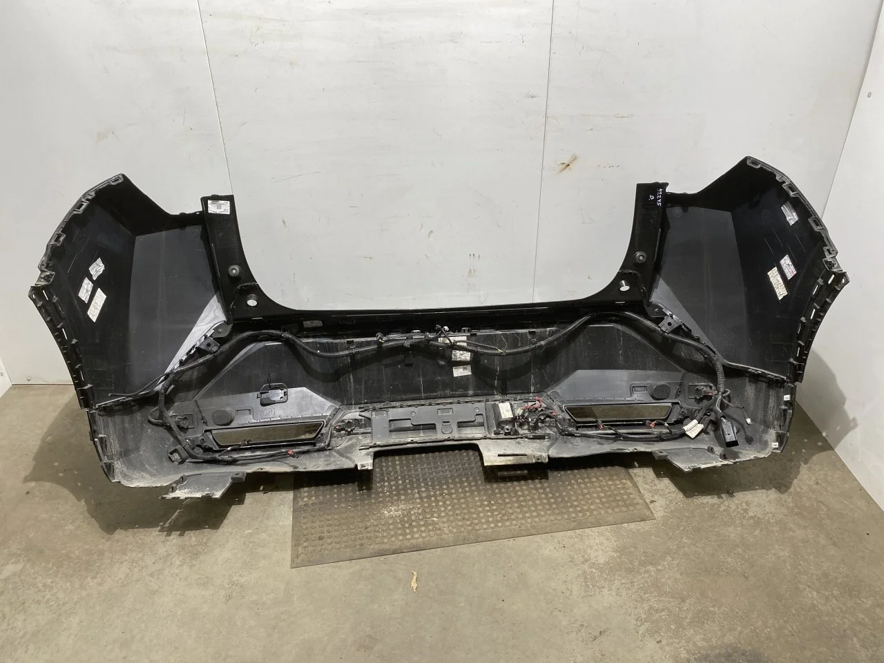 Peugeot 3008/E-3008 2024- Rear bumper view 3