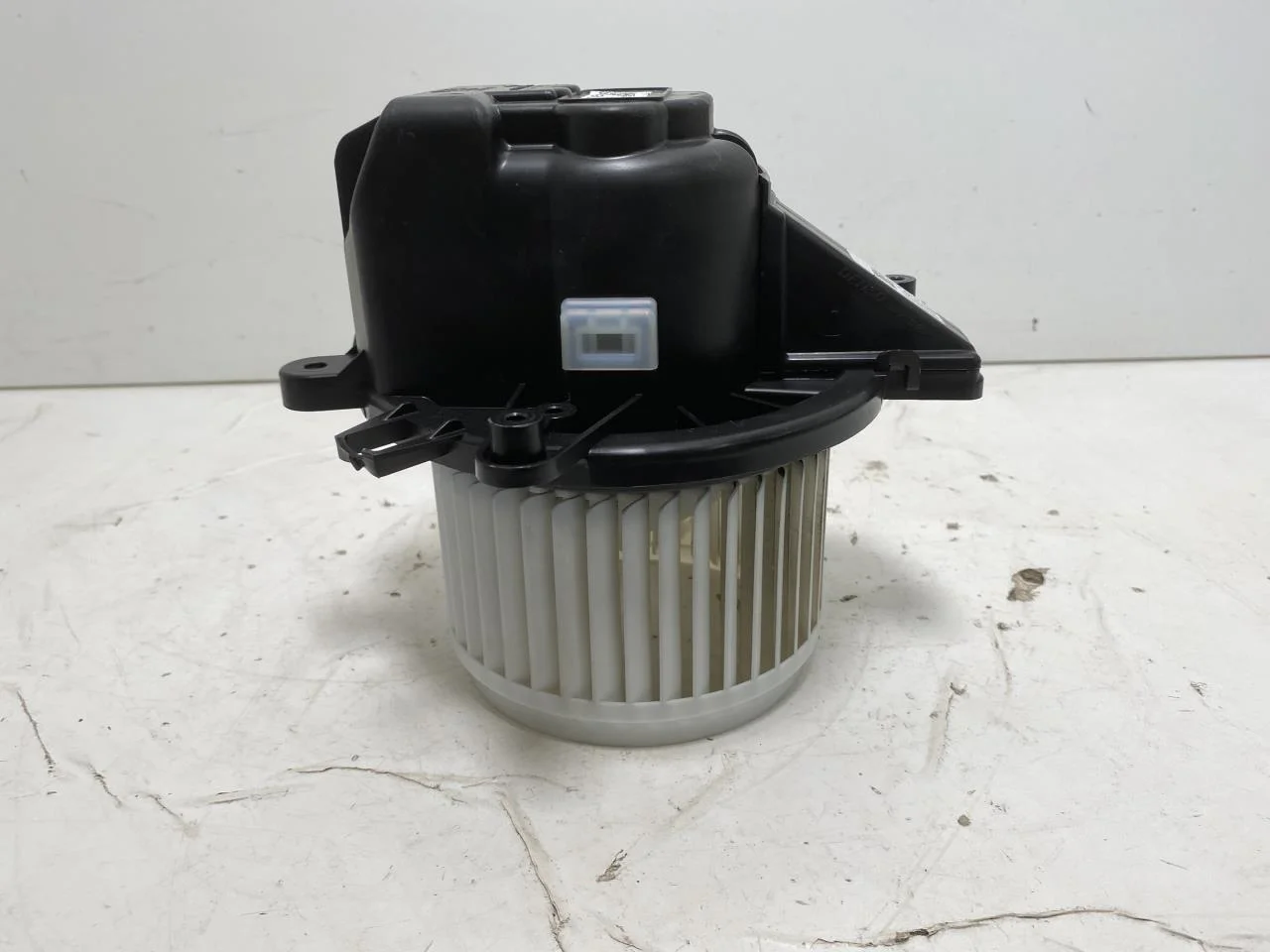 Peugeot 3008/E-3008 2024- Fűtésventilátor motor nézet 2