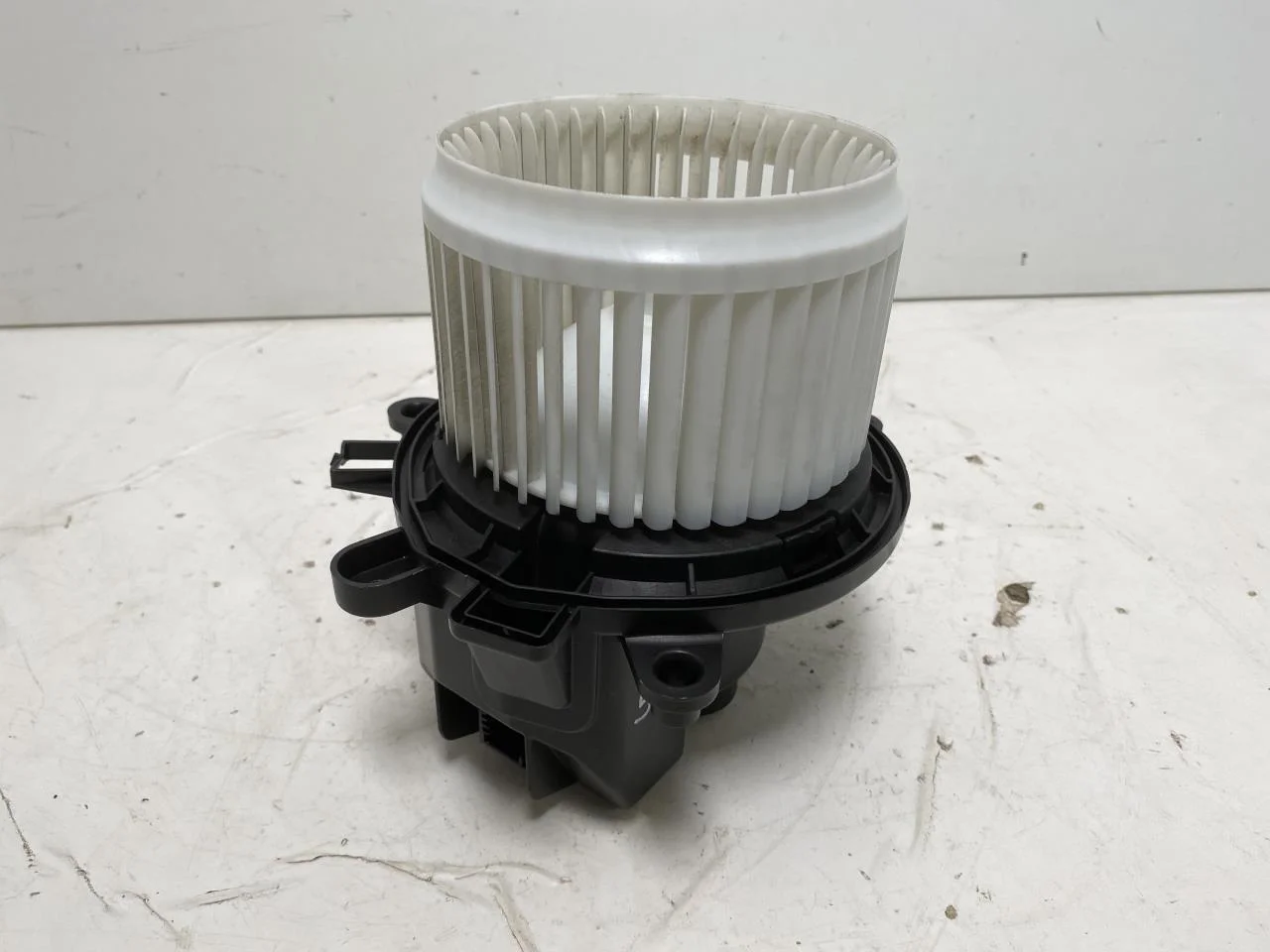 Peugeot 3008/E-3008 2024- Fűtésventilátor motor nézet 3
