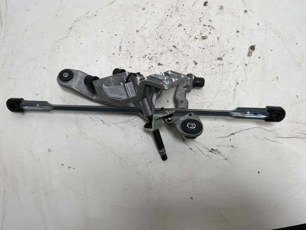 Peugeot 3008/E-3008 2024- Windshield wiper linkage view 2