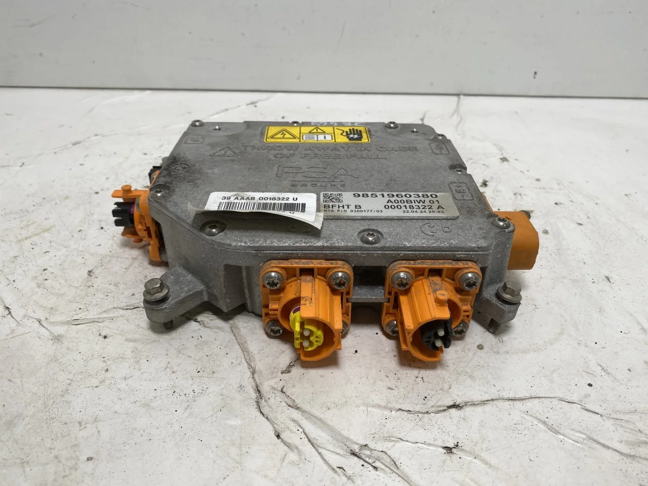 Peugeot 3008/E-3008 2024- Inverter, 12-220V