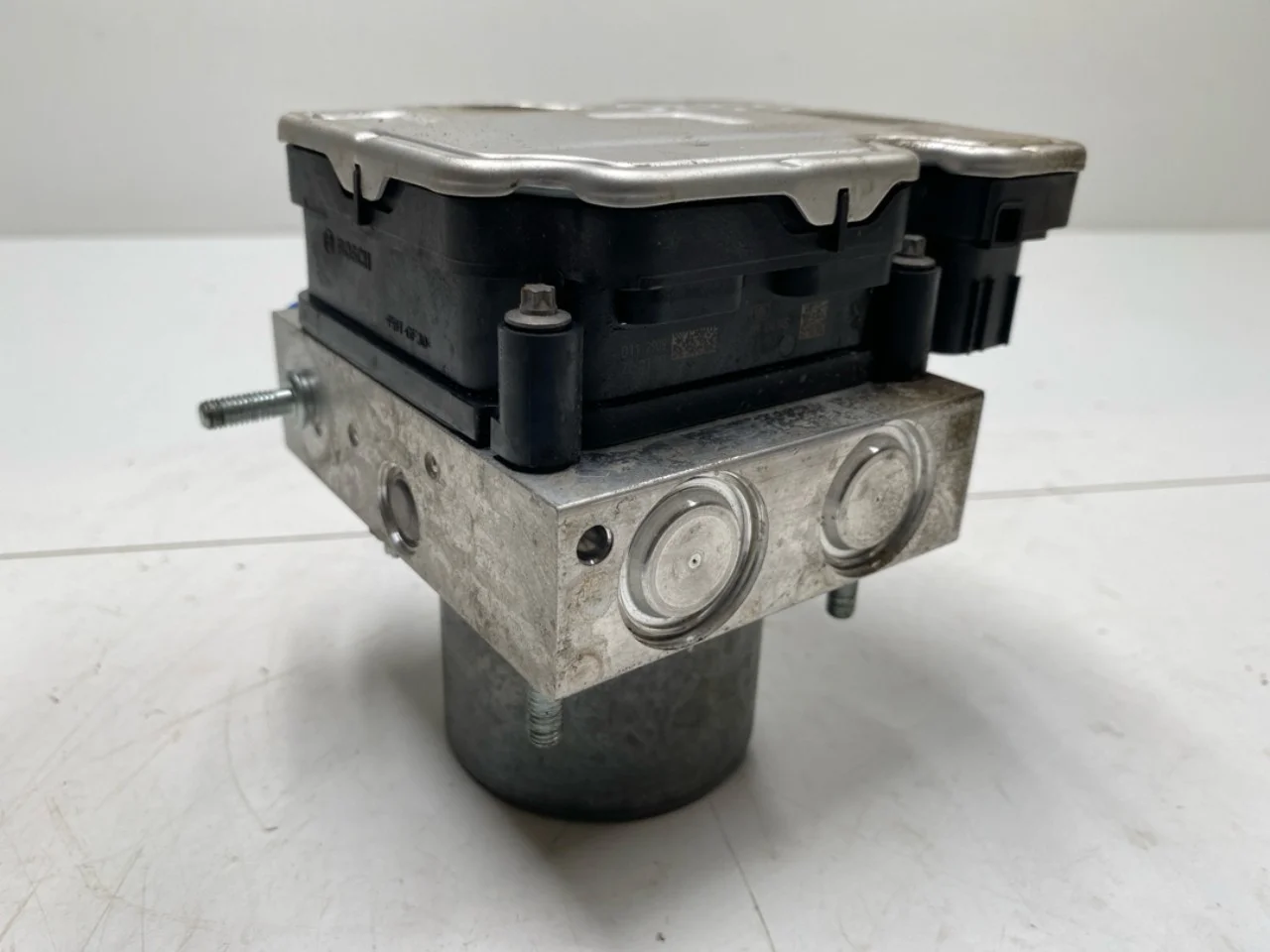 Opel / Vauxhall VIVARO 2020- ABS hydraulic unit view 2