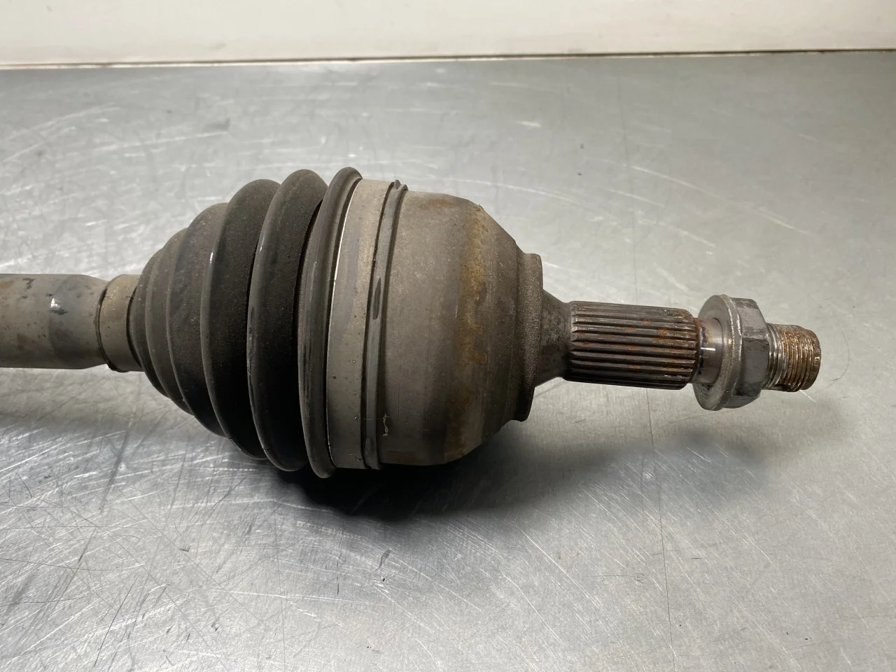 Opel / Vauxhall VIVARO 2020- Front right driveshaft view 2