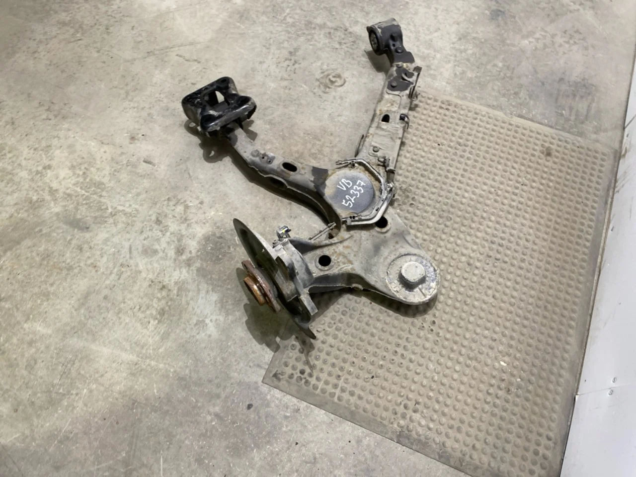 Opel / Vauxhall VIVARO 2020- Braț suspensie, stânga spate vedere 3