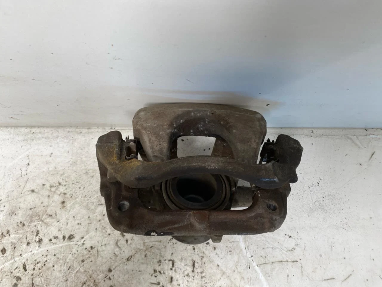 BMW I3 I01 2013-22 Front left brake caliper view 4
