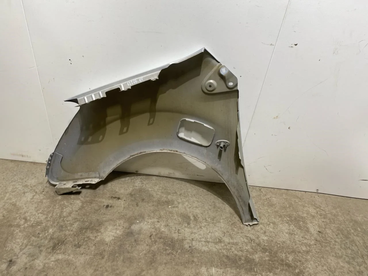 Peugeot PARTNER 2016-18 Front right fender view 4
