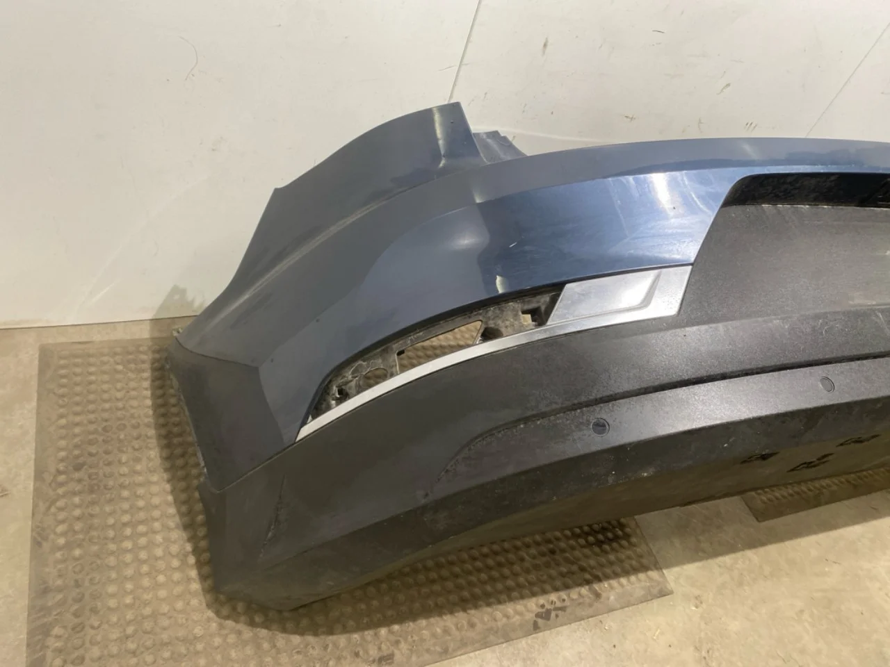 Polestar 2 2020- Rear bumper view 2