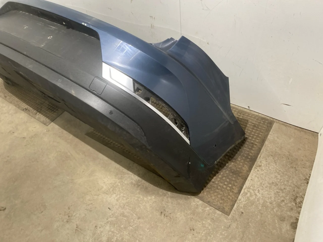 Polestar 2 2020- Rear bumper view 3
