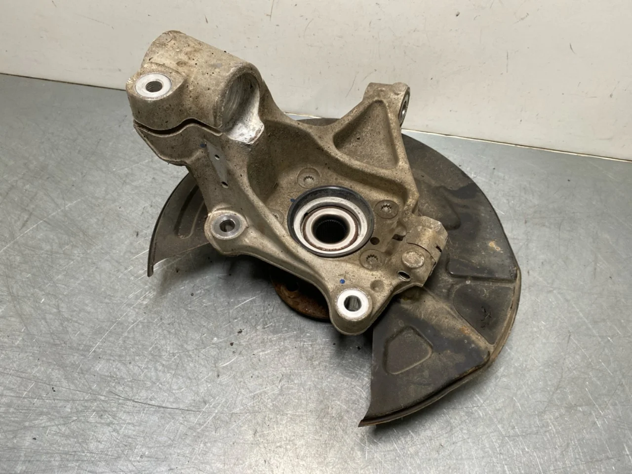Polestar 2 2020- Front right steering knuckle view 2