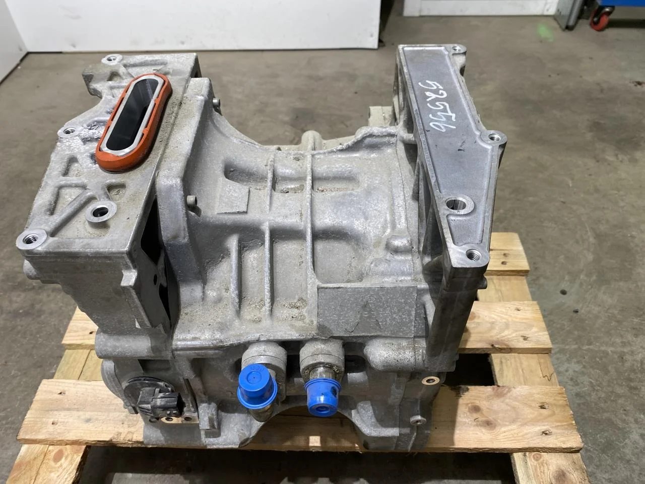 Nissan LEAF 2017-24 Elektromos motor, első nézet 2