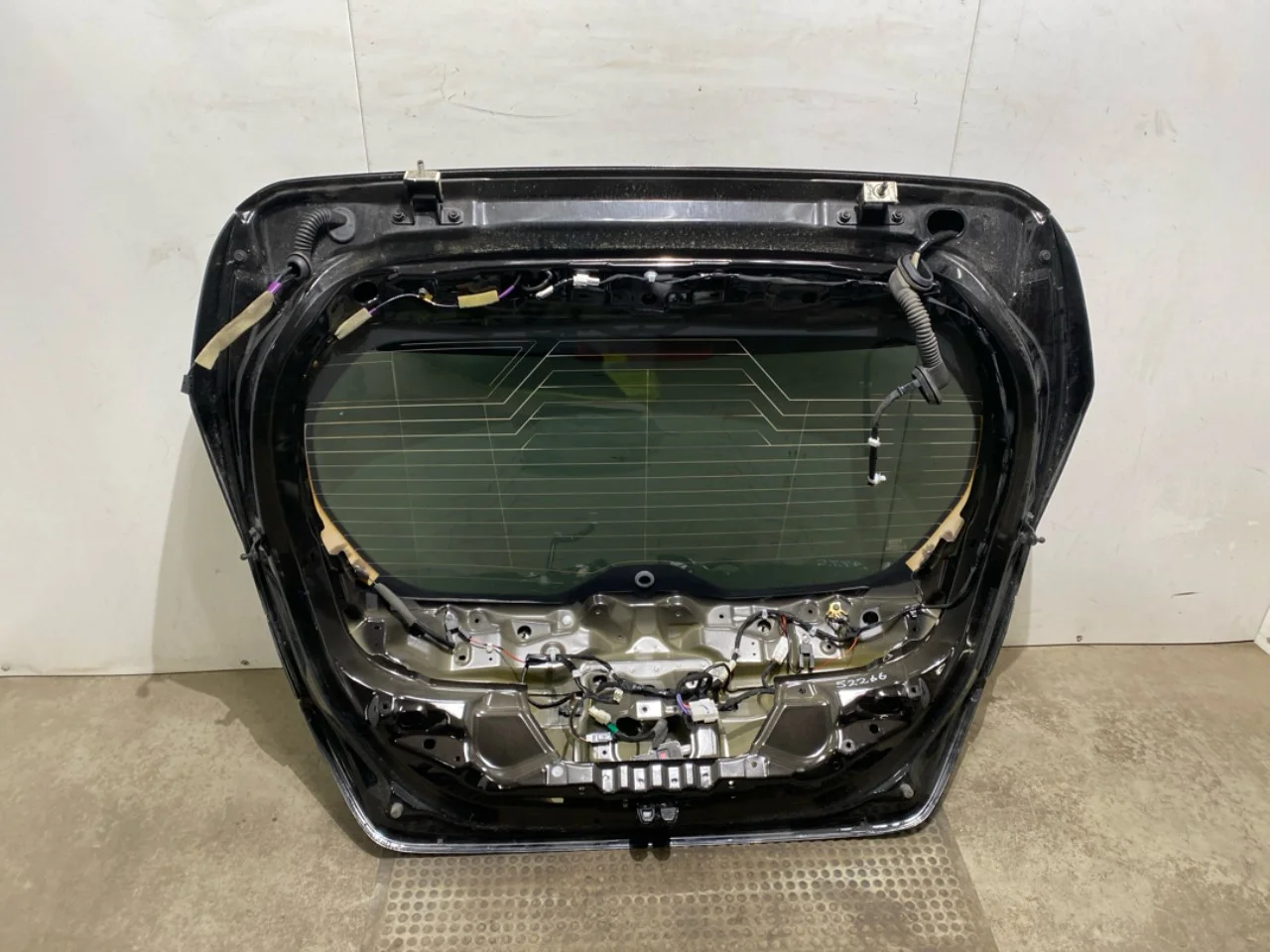Nissan LEAF 2017-24 Tailgate, estate view 3