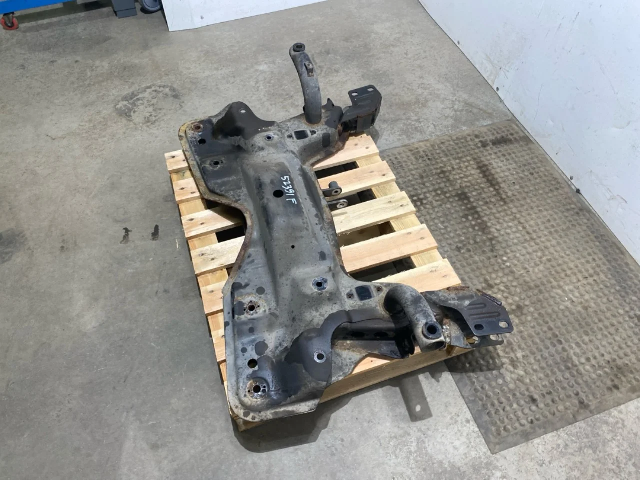 Mg ZS EV 2020- Front subframe view 3