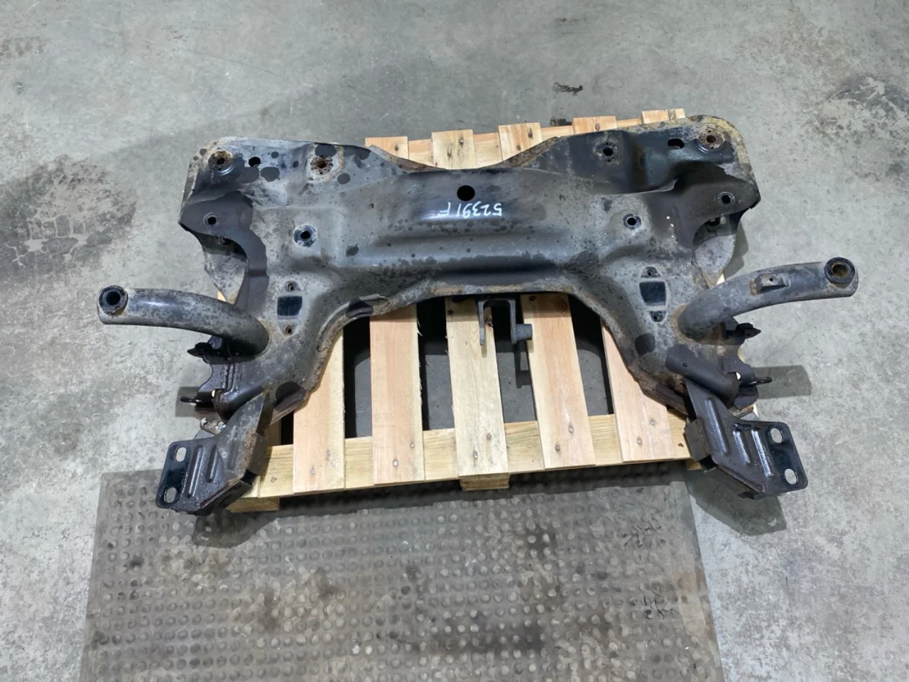 Mg ZS EV 2020- Front subframe view 4