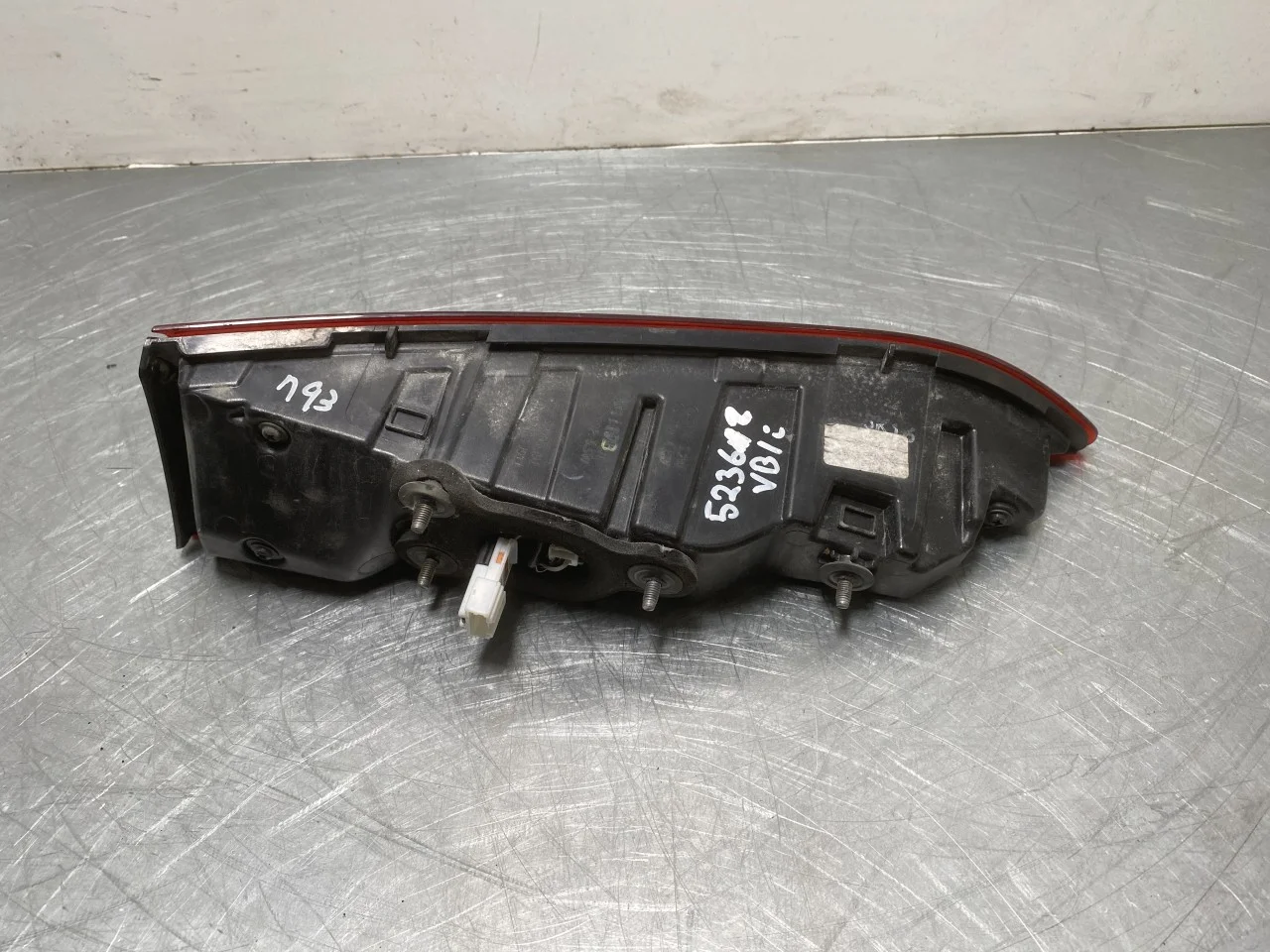 Hyundai KONA / ELECTRIC 2018-23 Lampă spate, stânga, pe hayon (interioară) vedere 3