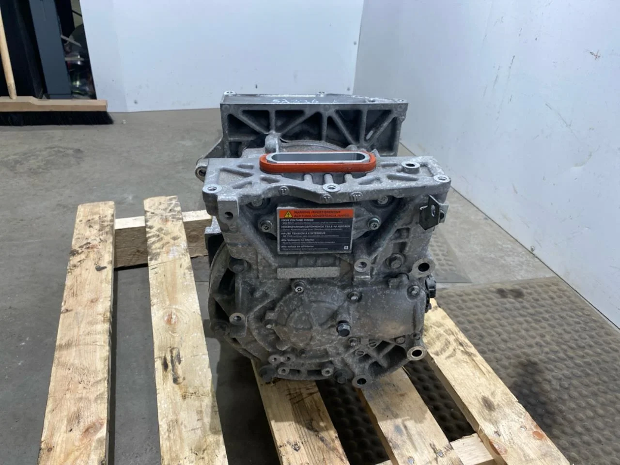Nissan LEAF 2011-17 Elektromos motor, első nézet 4
