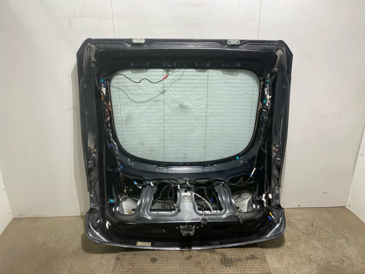 Tesla MODEL S 2013- Tailgate, estate view 3