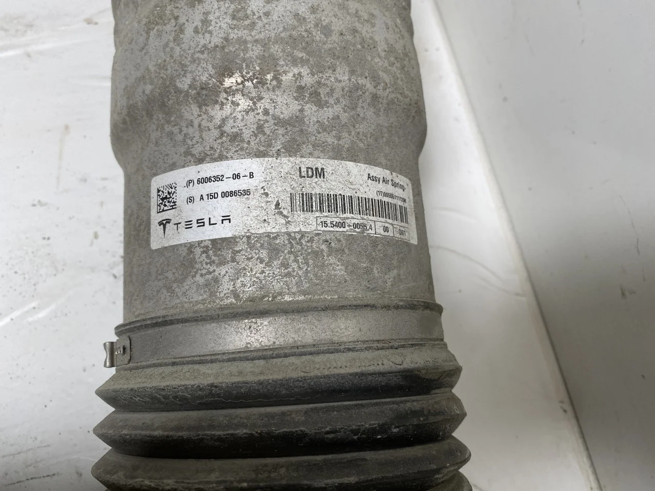 Tesla MODEL S 2013- Air spring bellows / air cushion, level control view 3