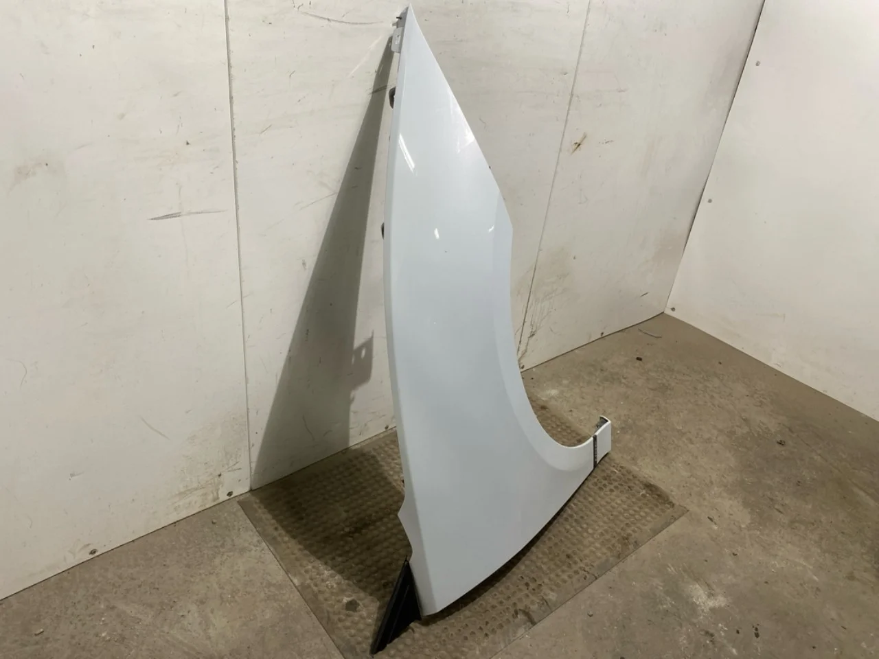 Jaguar I-PACE 2018- Front right fender view 2