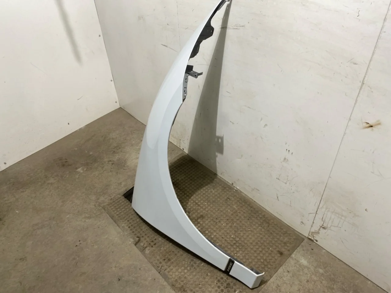 Jaguar I-PACE 2018- Front right fender view 3