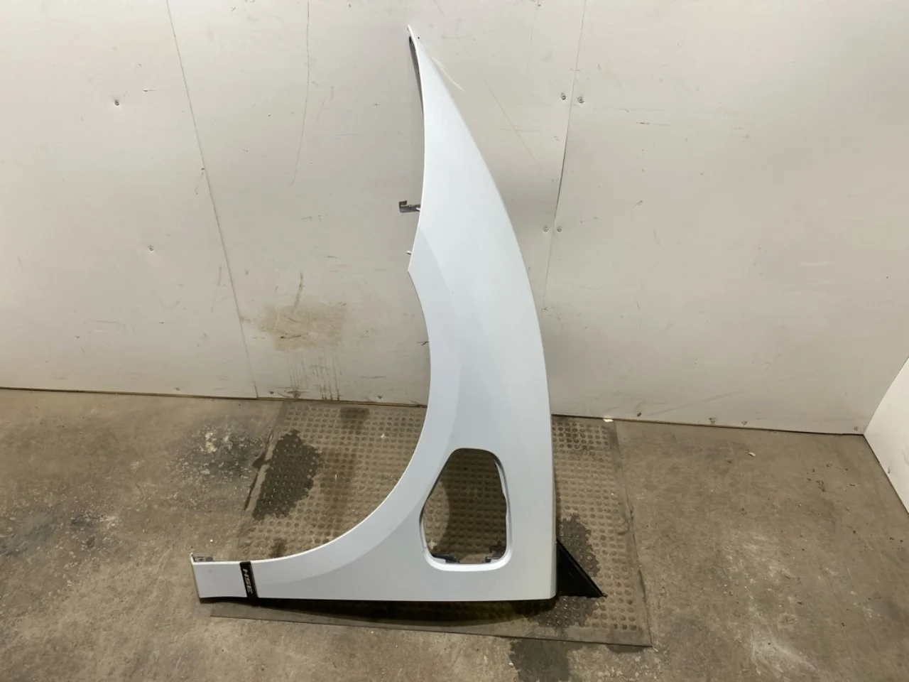 Jaguar I-PACE 2018- Front left fender