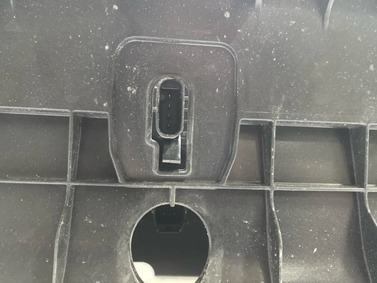 Fisker OCEAN Front panel view 3