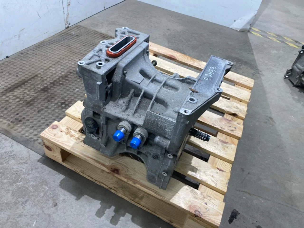 Nissan E-NV200 / EVALIA Front electric motor view 2