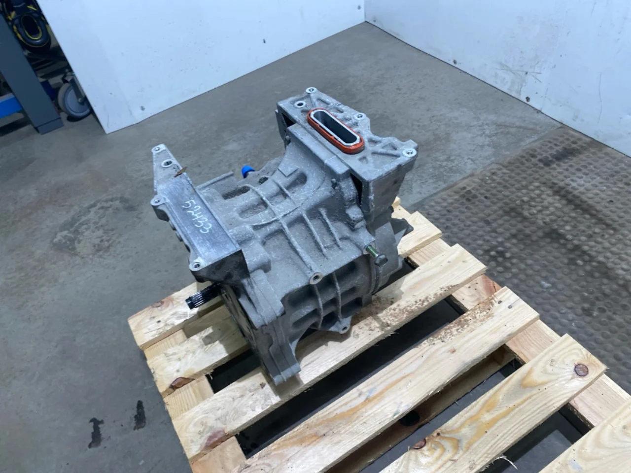 Nissan E-NV200 / EVALIA Front electric motor view 3