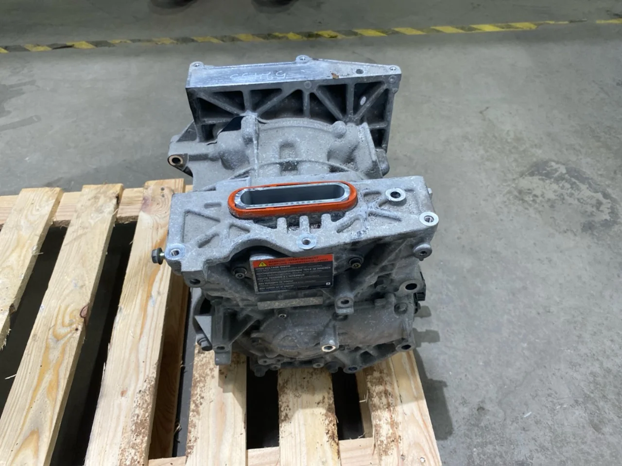 Nissan E-NV200 / EVALIA Front electric motor view 4