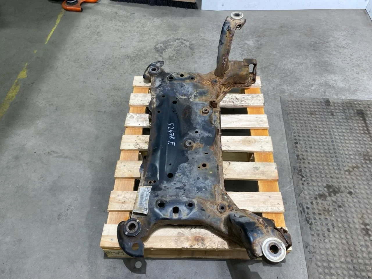 Ford FOCUS 2011-14 Front subframe view 2