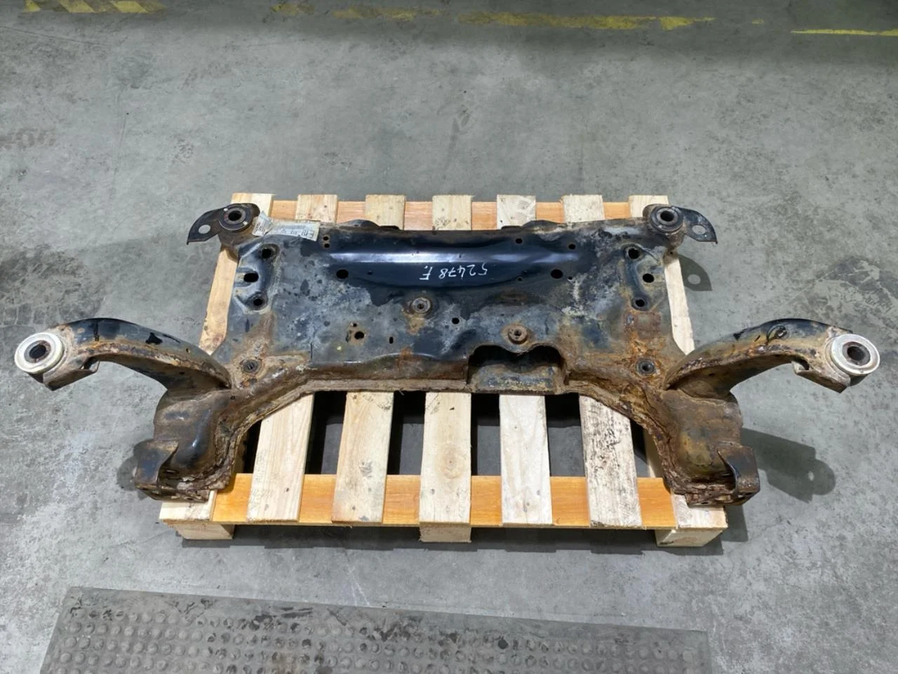 Ford FOCUS 2011-14 Front subframe view 3