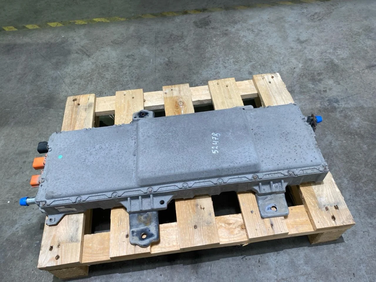 Ford FOCUS 2011-14 Akkumulátortöltő nézet 3