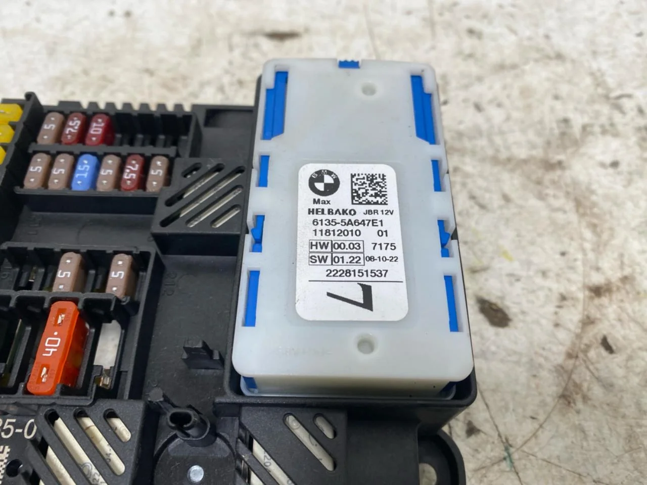 BMW IX 2022- Biztosítékdoboz / elektromos központ nézet 3