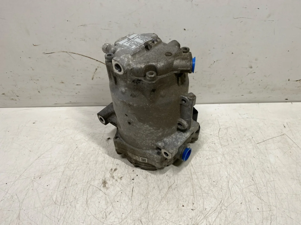 Nissan LEAF 2011-17 A/C compressor view 2