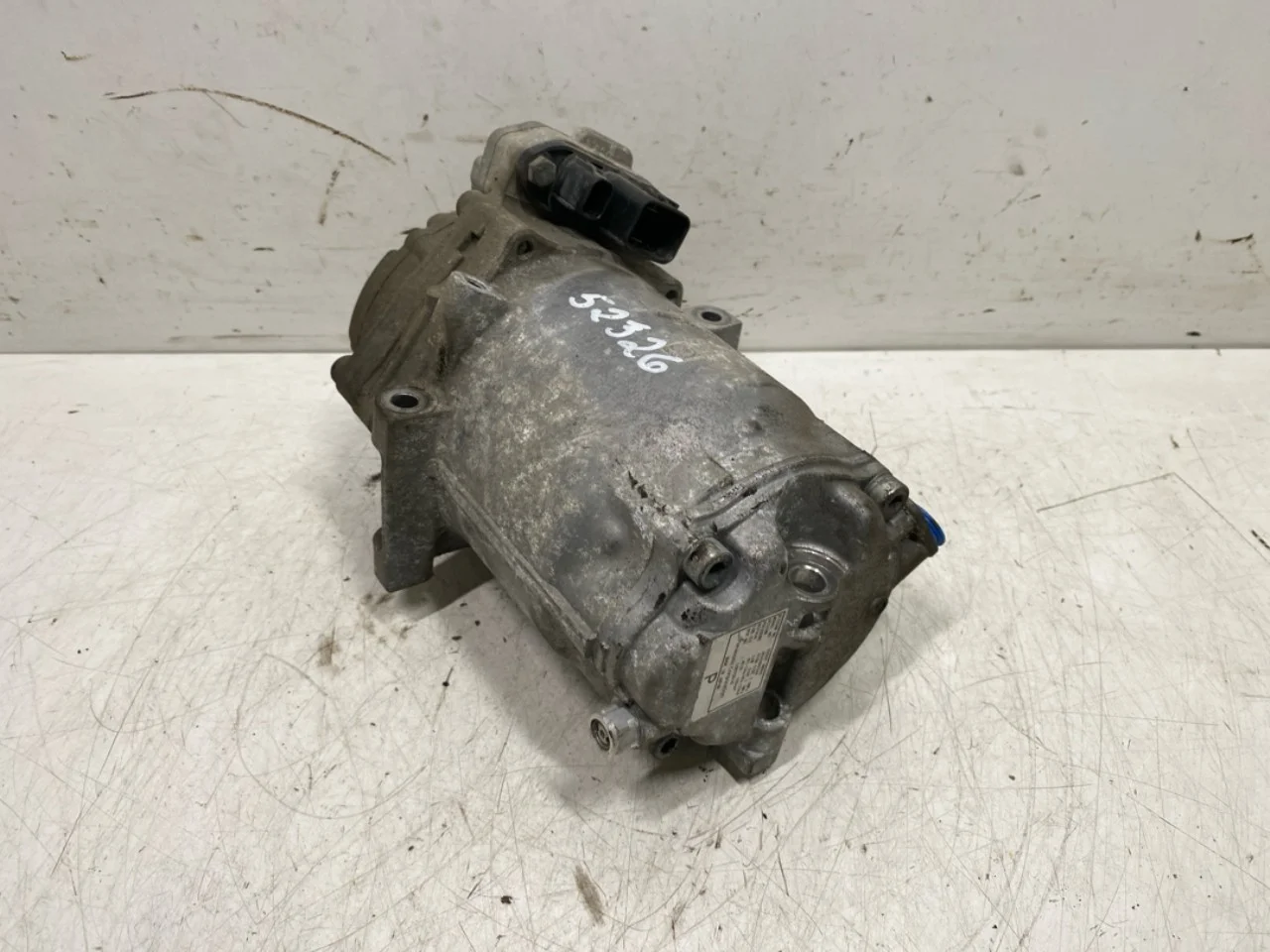 Nissan LEAF 2011-17 A/C compressor view 4
