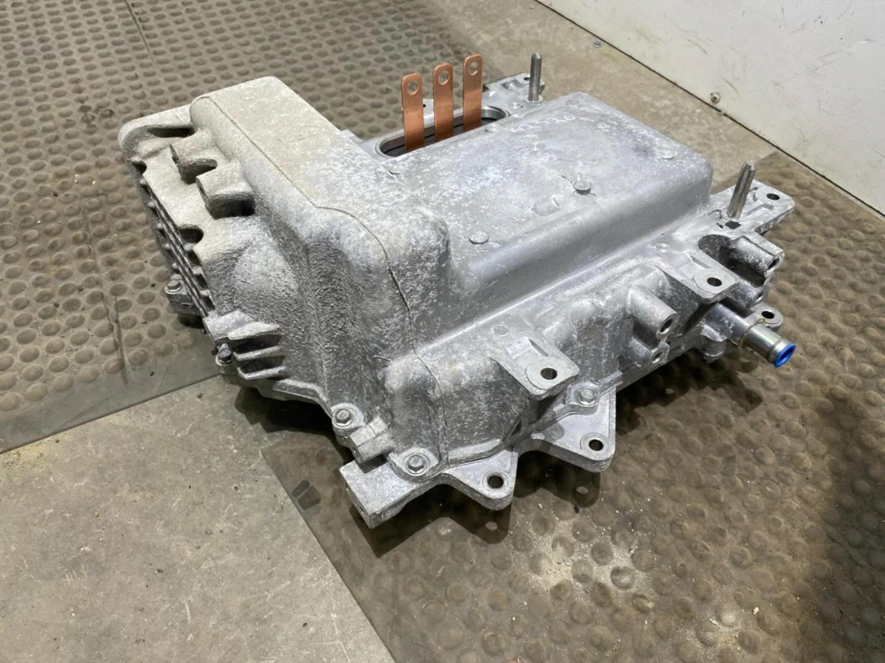 Nissan LEAF 2011-17 Invertor, 12-220V vedere 3