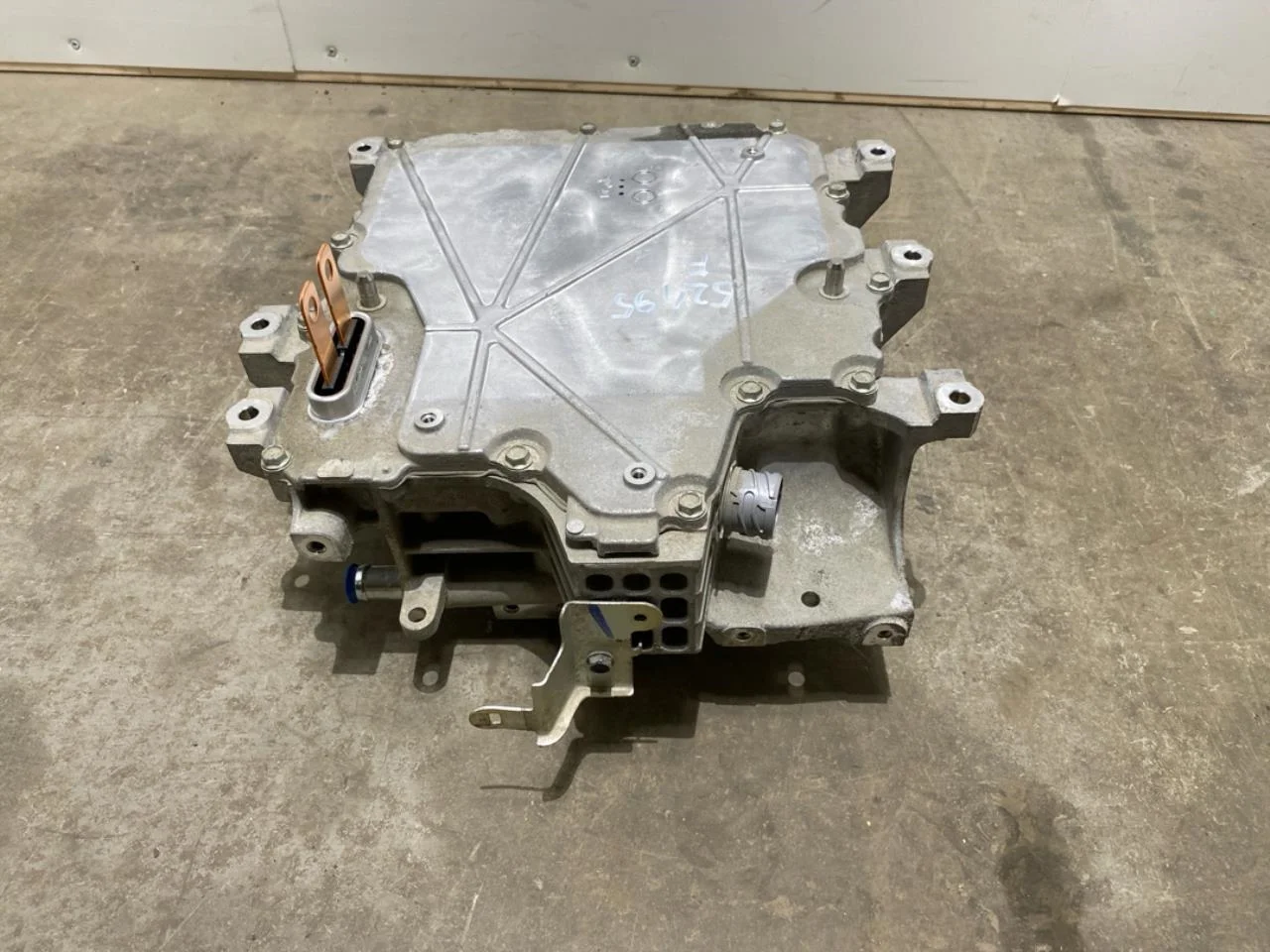 Nissan LEAF 2017-24 Invertor, 12-220V