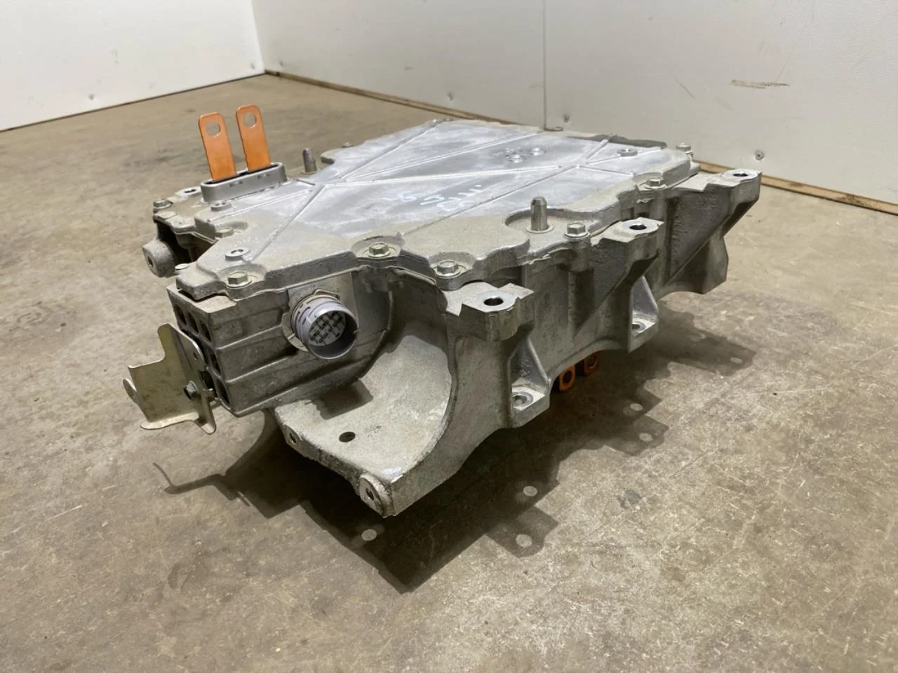 Nissan LEAF 2017-24 Inverter, 12-220V view 2