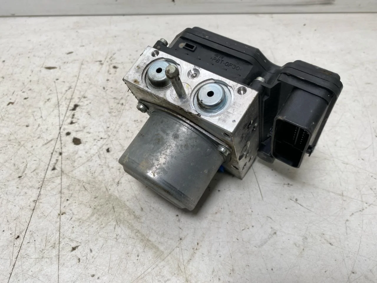Nissan LEAF 2017-24 ABS hydraulic unit view 2