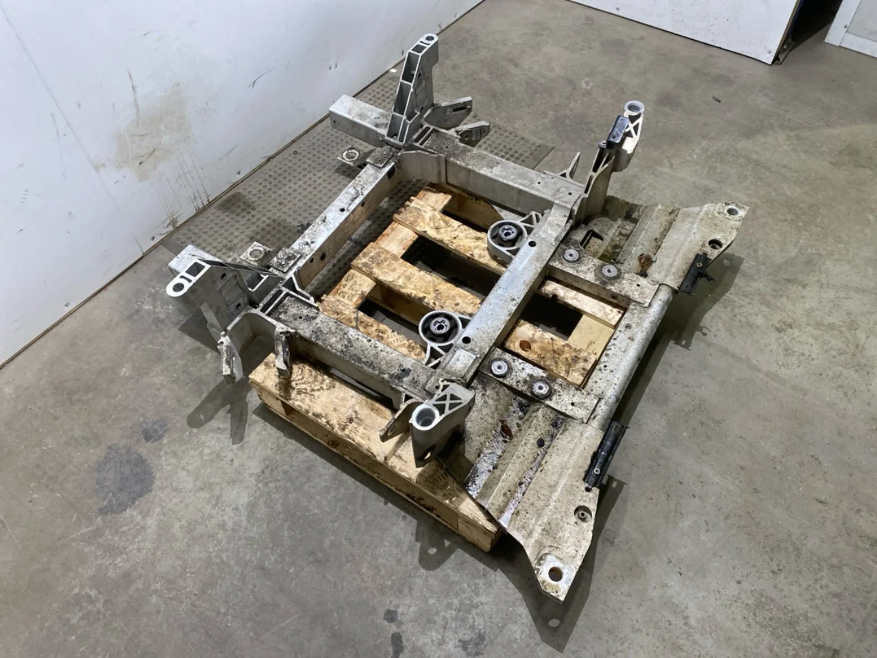 Jaguar I-PACE 2018- Front subframe view 2