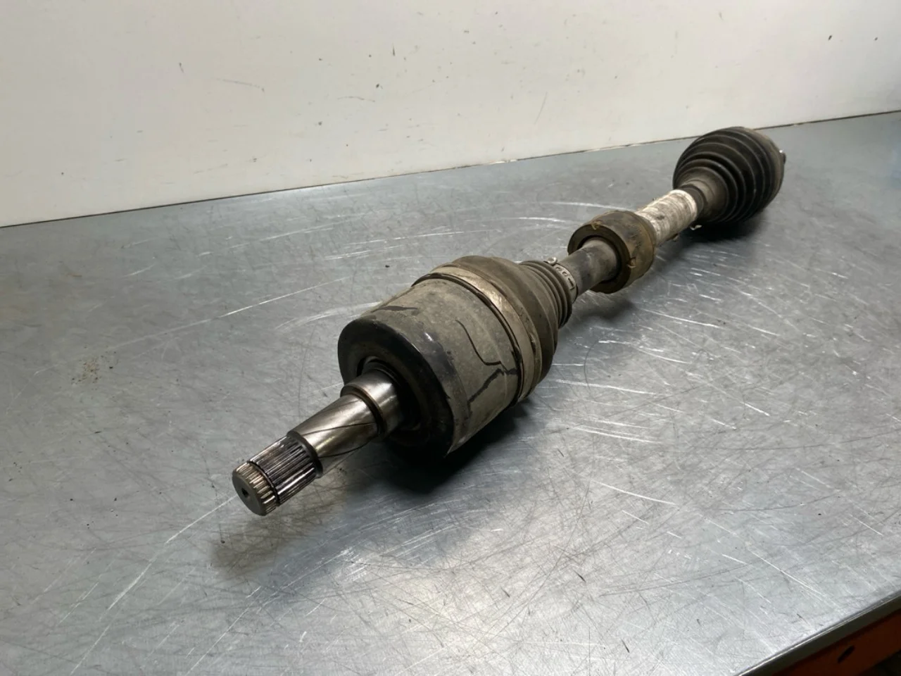 Jaguar I-PACE 2018- Front left driveshaft view 2