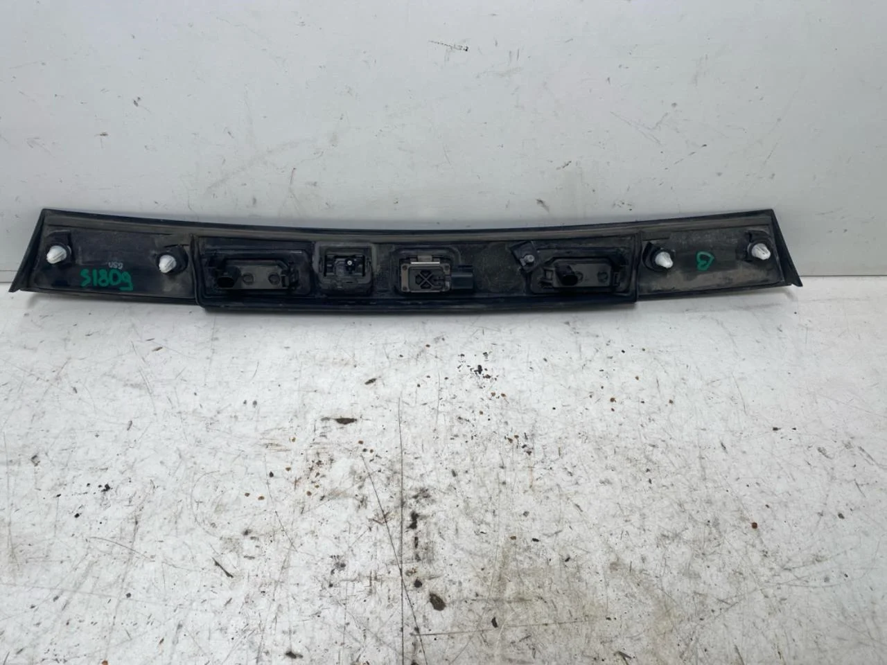 Jaguar I-PACE 2018- Tailgate exterior handle view 2