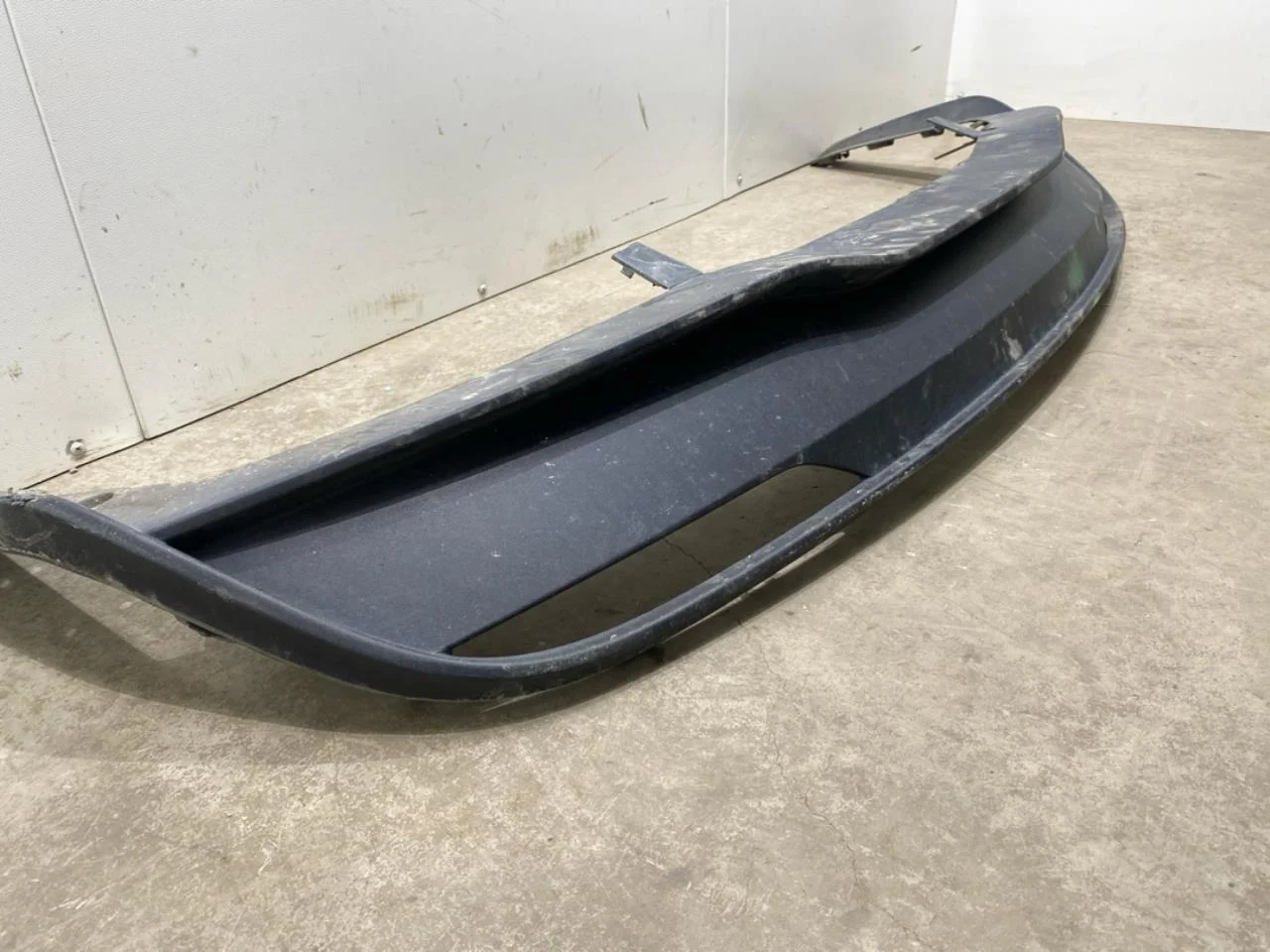 Tesla MODEL 3 2024- Rear bumper view 3