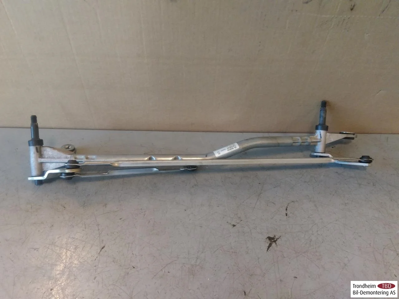 Polestar 2 2020- Windshield wiper linkage view 2