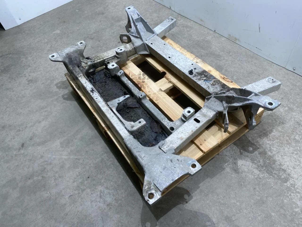 Tesla MODEL X 2016- Front subframe view 2