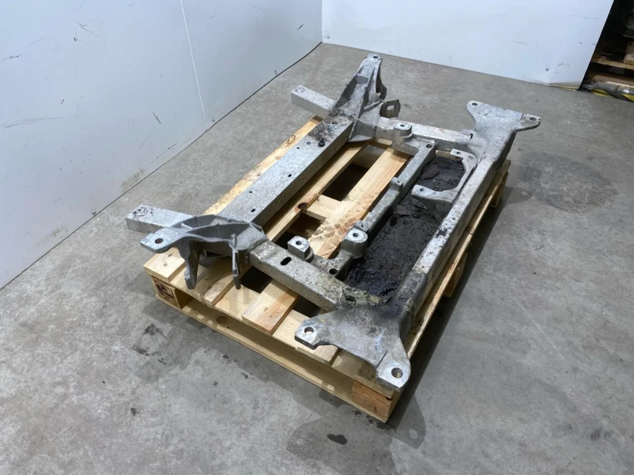 Tesla MODEL X 2016- Front subframe view 3