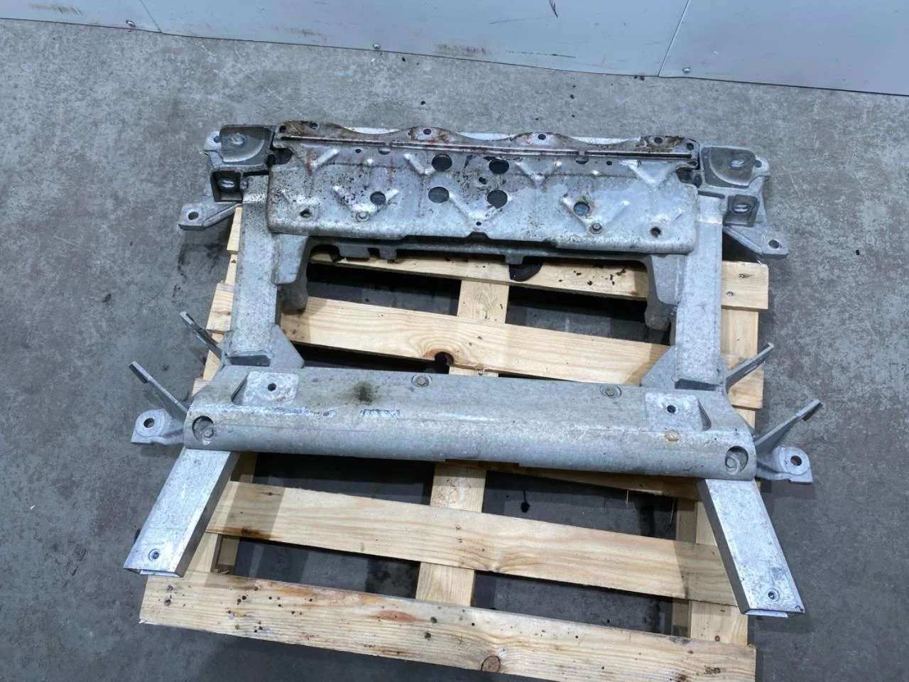 Tesla MODEL X 2016- Front subframe view 4